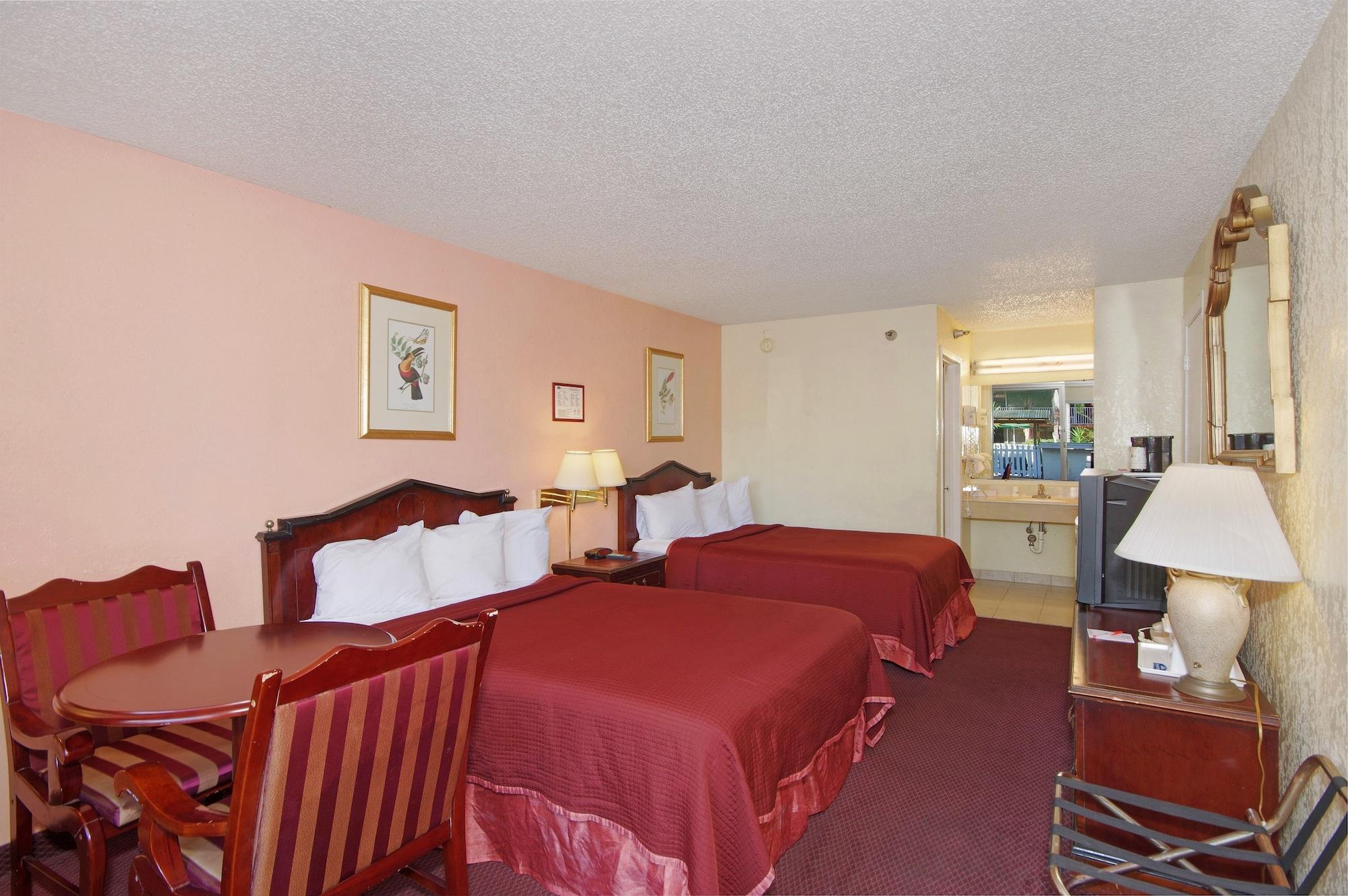Howard Johnson By Wyndham Tropical Palms