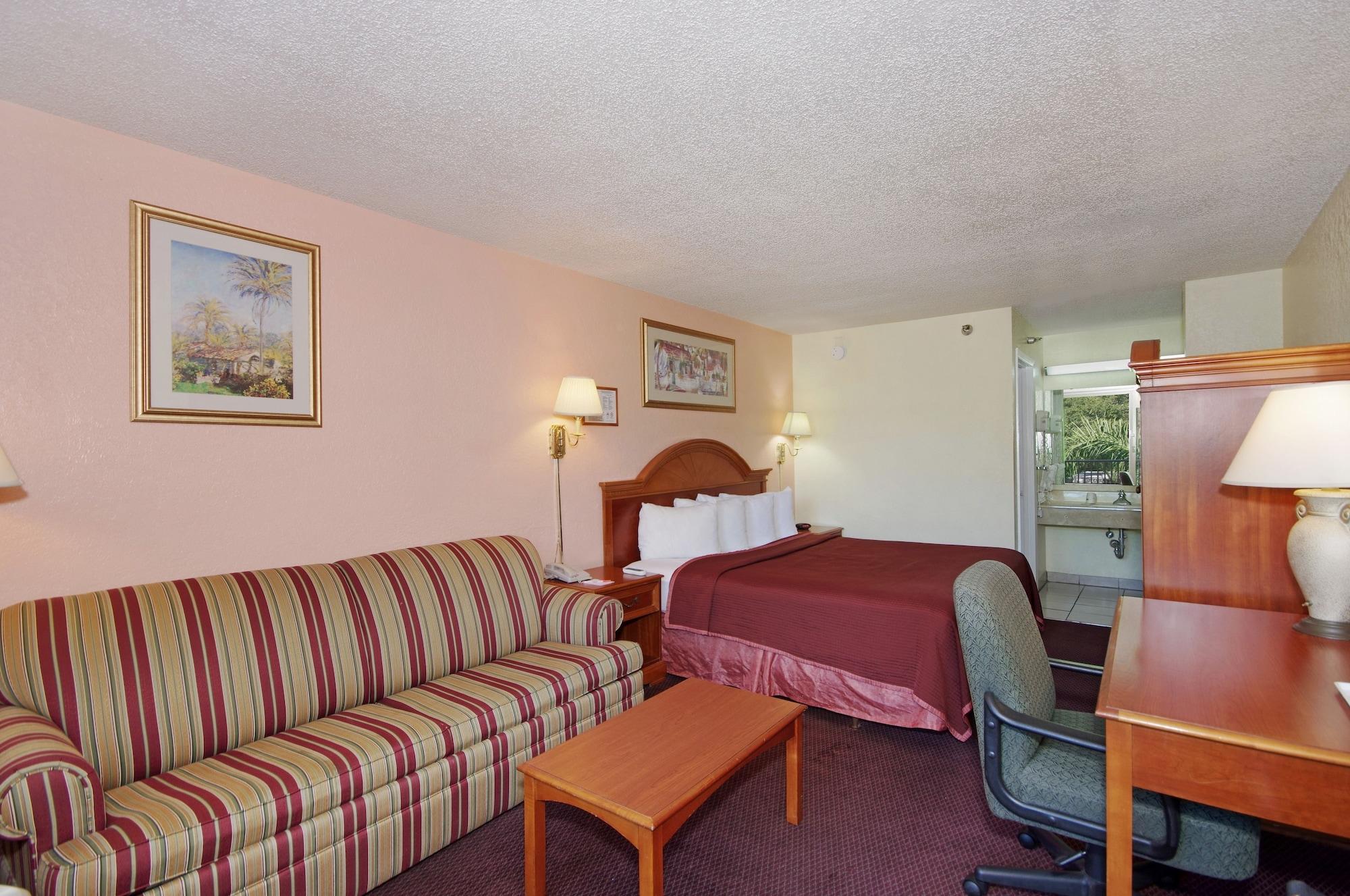 Howard Johnson By Wyndham Tropical Palms Kissimmee