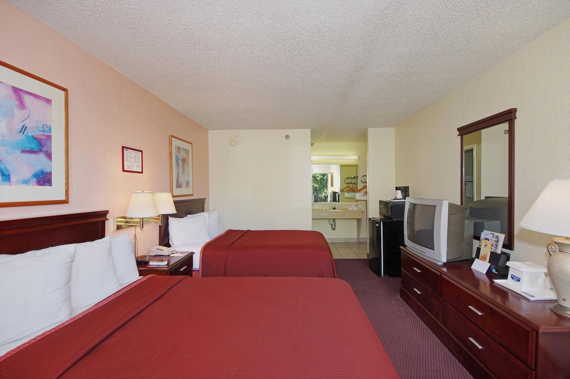 Howard Johnson By Wyndham Tropical Palms Kissimmee
