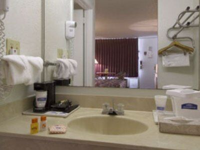 Howard Johnson By Wyndham Tropical Palms 2*